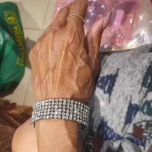 NWT 🎉 Blinged Out Black Platinum Sparkle Crystal STRETCH Bracelet